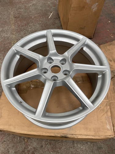 Genuine aston martin - 8.5, x