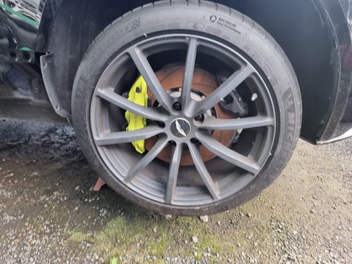 Aston martin db11 - martin, amr
